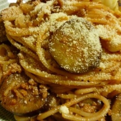 少ない材料でこんなに美味しいパスタが出来て感動です。
チーズかけてみましたが、これもまた旨し♪